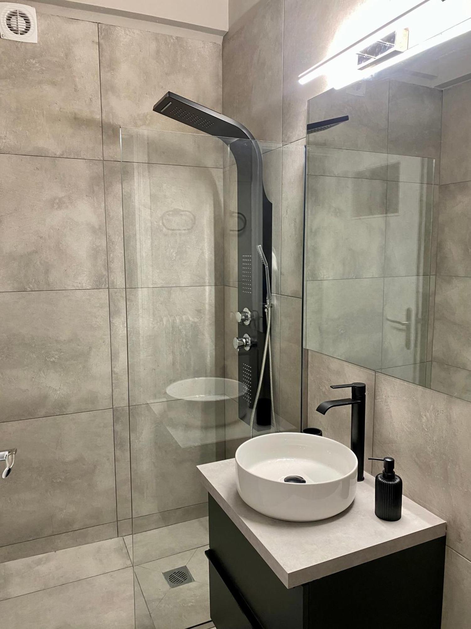 Cozy Apartment In Kolonaki Athens - Sleeps 5 Luaran gambar